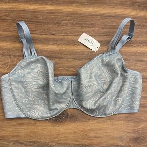 36DDD unlined balcony’s underwire
Sheer back 
Underwire